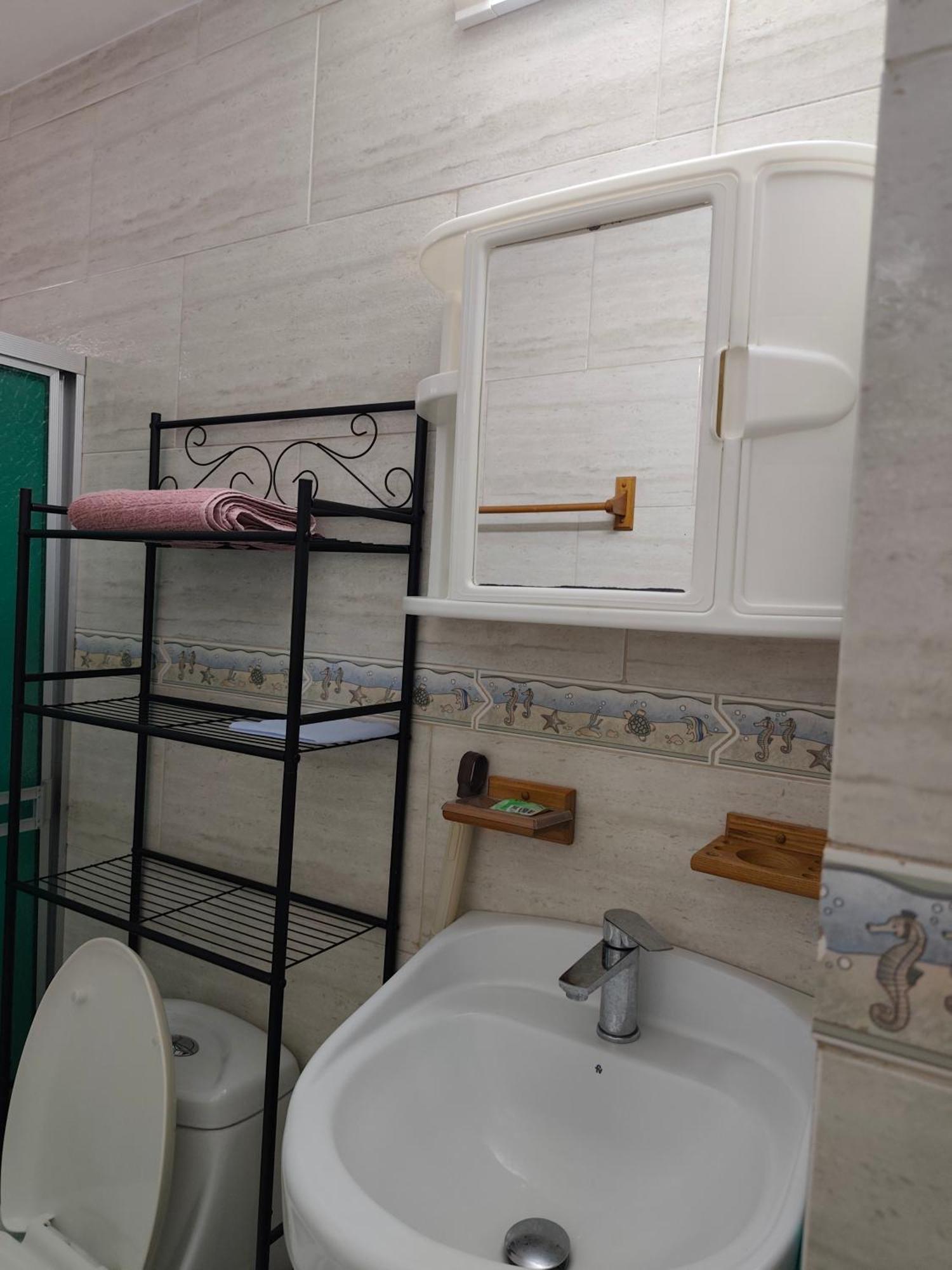 Tipo Estudio Amueblado Tranquilo Y Acogedor Cocina Y Bano Privado Independiente En Chanis Cerca De Costa Del * Panama City